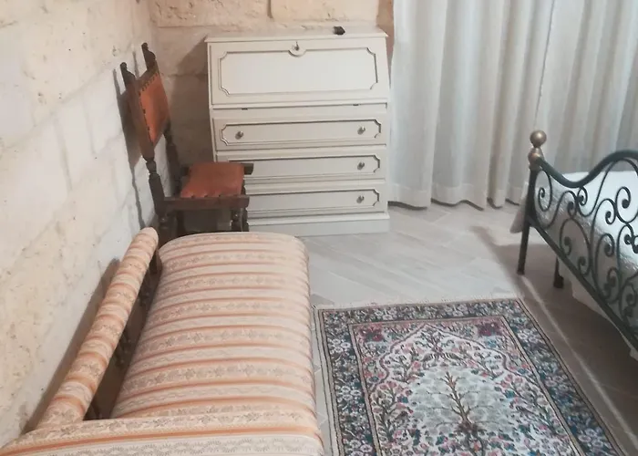 Oikos Atena Bed and Breakfast Λέτσε