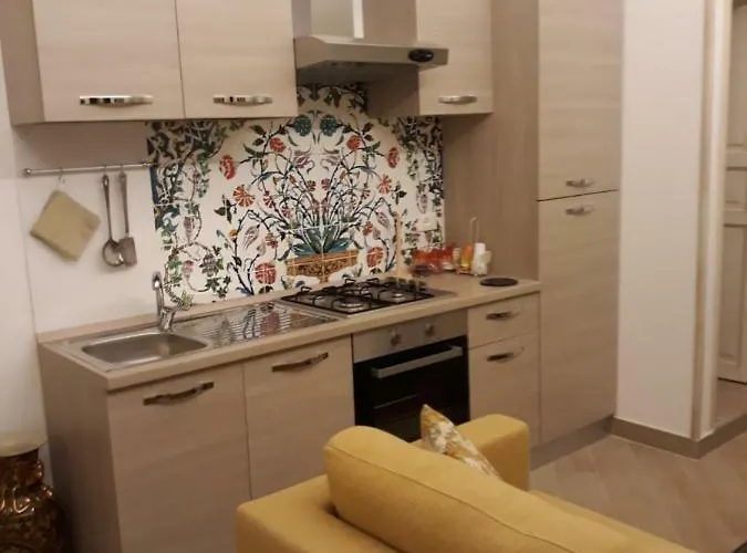 Oikos Atena Bed and Breakfast Λέτσε