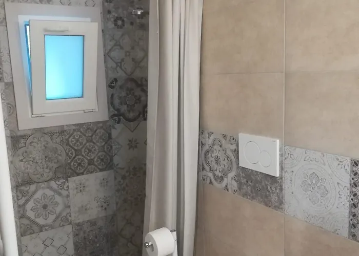 לינה וארוחת בוקר Oikos Atena לצ'ה